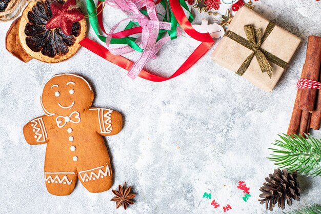 Galleta de jengibre festiva en una mesa