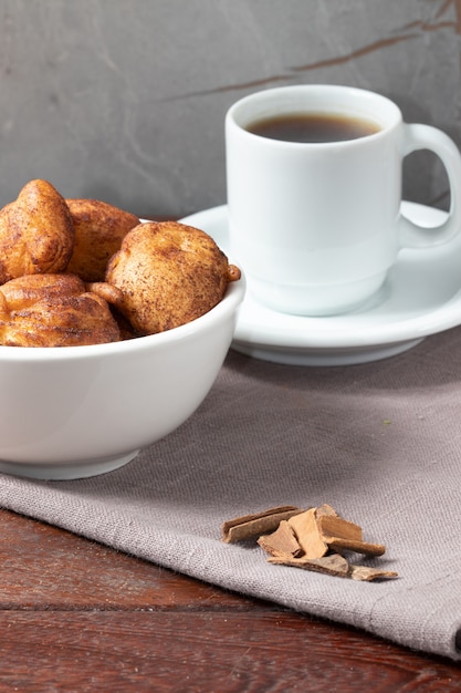 Galleta de lluvia de comida típica brasileña (bolinho de chuva).