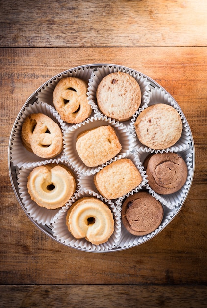 Galleta de muchas formas en la caja.