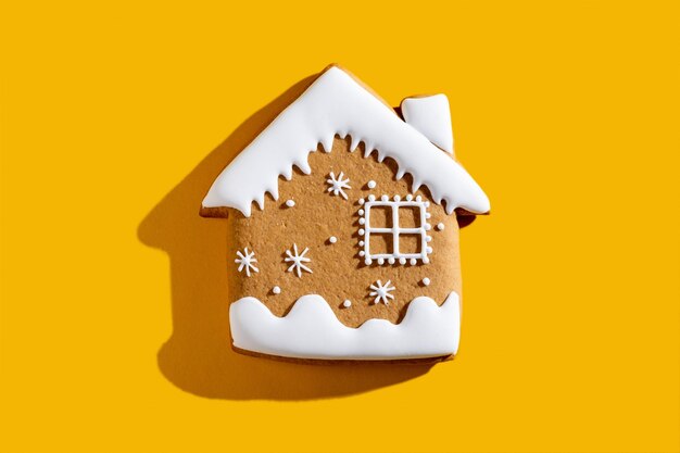 Galleta de Navidad decoración casa de pan de jengibre vacaciones de invierno símbolo tradicional beige galleta casera