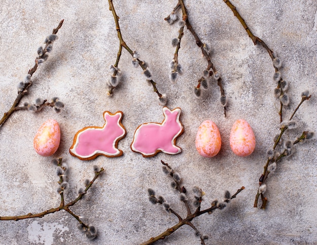 Galleta de Pascua en forma de conejito y oveja