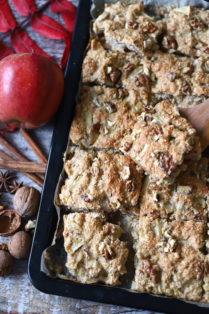 Galletas de avena caseras con canela y manzana.