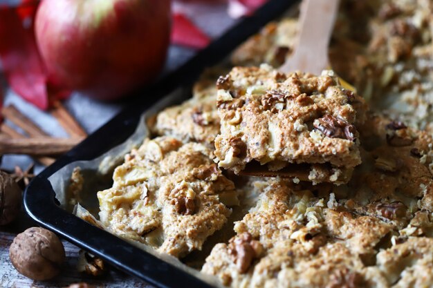 Galletas de avena caseras con canela y manzana.