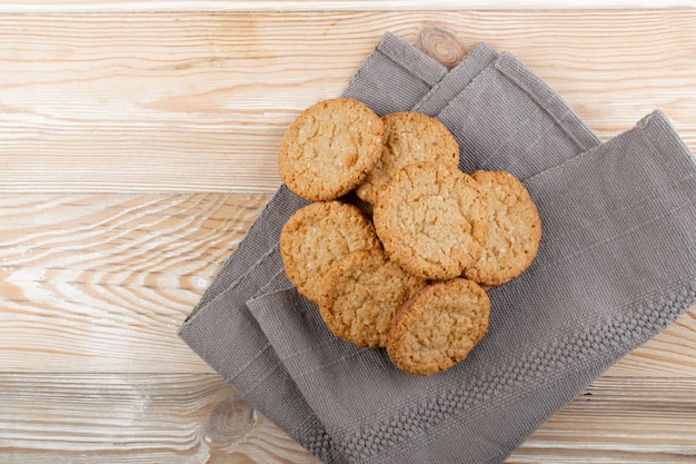 Galletas de avena finas, galletas de cereales saludables con chocolate