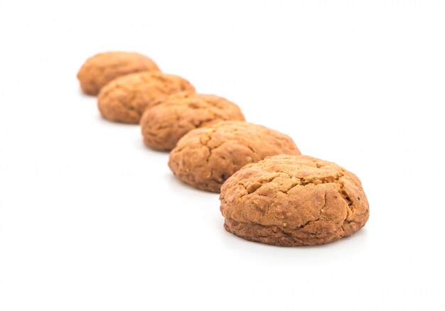 galletas de avena con pasas de uva en blanco