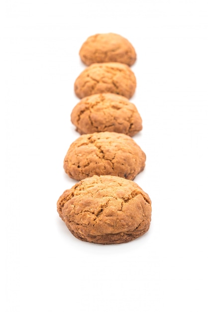 galletas de avena con pasas de uva en blanco