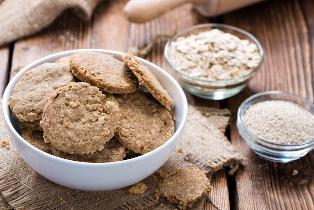 Galletas de avena recién horneadas