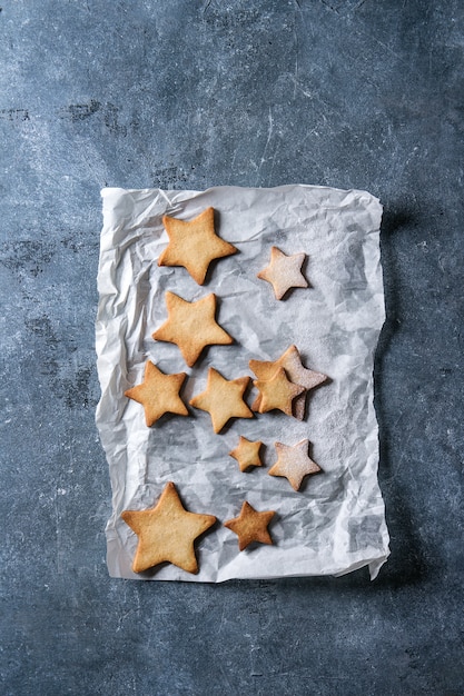 Galletas de azúcar en forma de estrella navideña