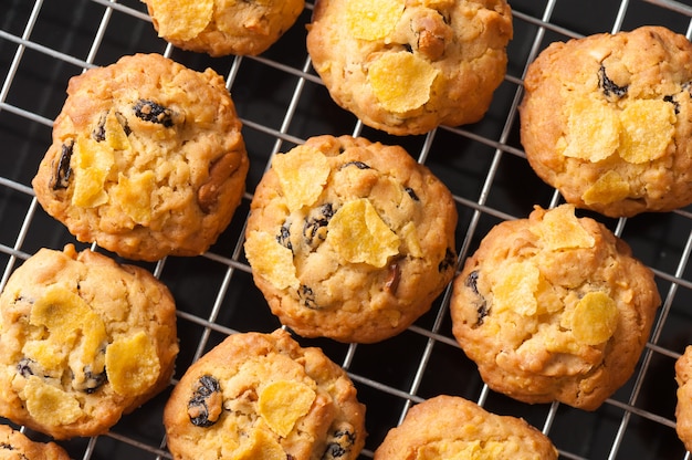 galletas en la bandeja de horno