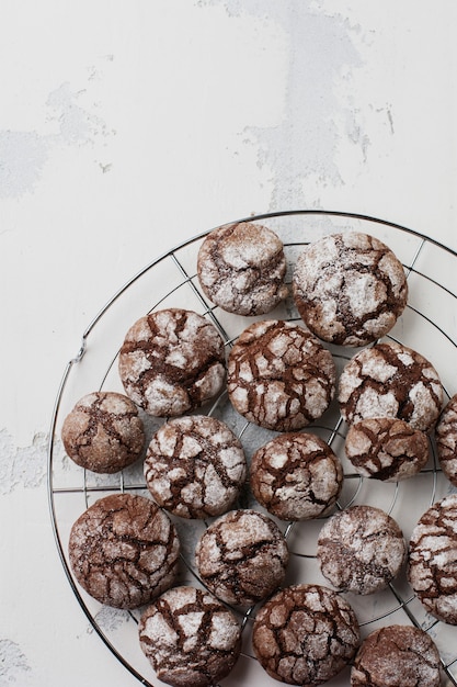 Galletas de brownie de chocolate en azúcar glass