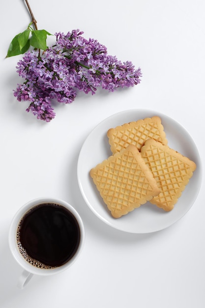 Galletas café y flores lilas