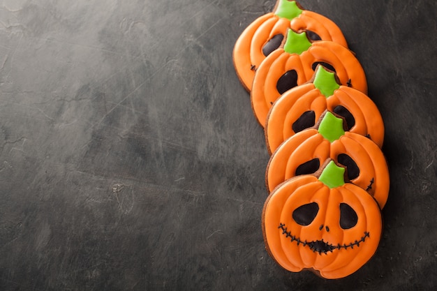 Galletas de calabaza y murciélagos de Halloween.