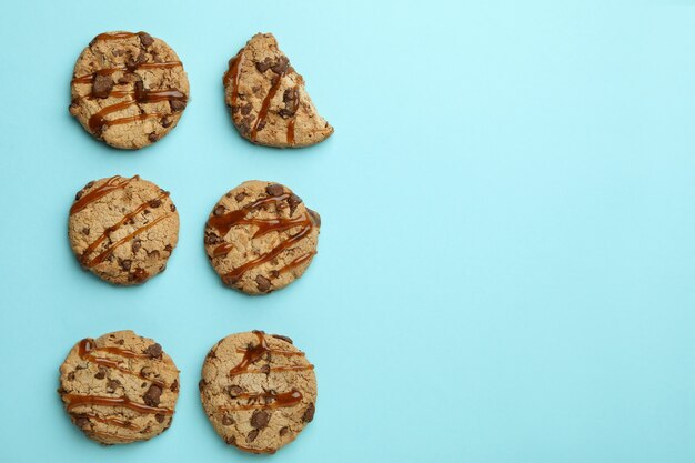 Galletas con caramelo en azul