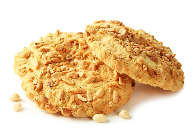 Galletas caseras con maní aislado en blanco