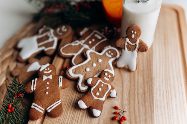 Foto galletas caseras navideñas de jengibre