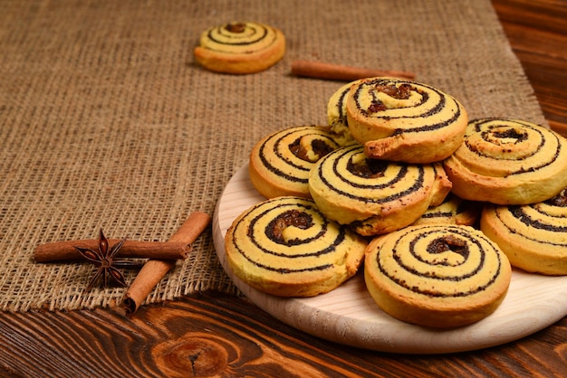 Galletas caseras con pasas y semillas de amapola Espacio para texto o diseño