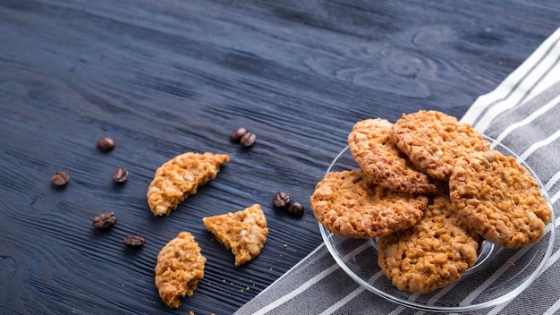 Galletas de chips caseras con copyspace Galletas de chips recién horneadas