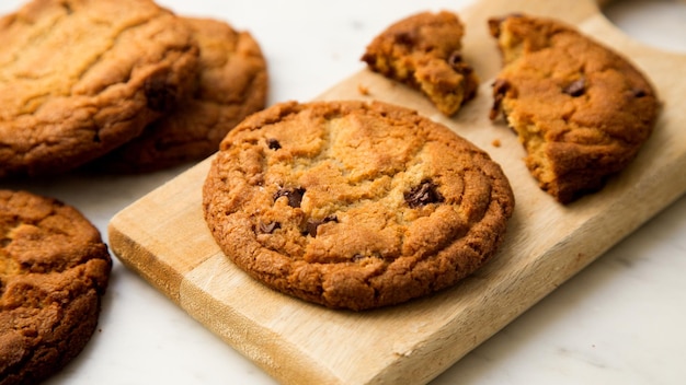 Galletas de chispas de chocolate a la hora del café.