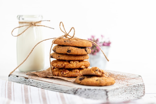 Galletas con chispas de chocolate. Horneado casero. Forma redonda