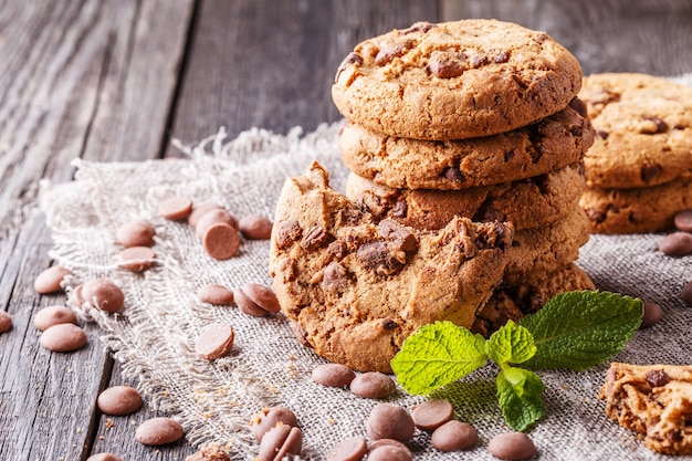 Galletas de chispas de chocolate con menta y gotas de chocolate