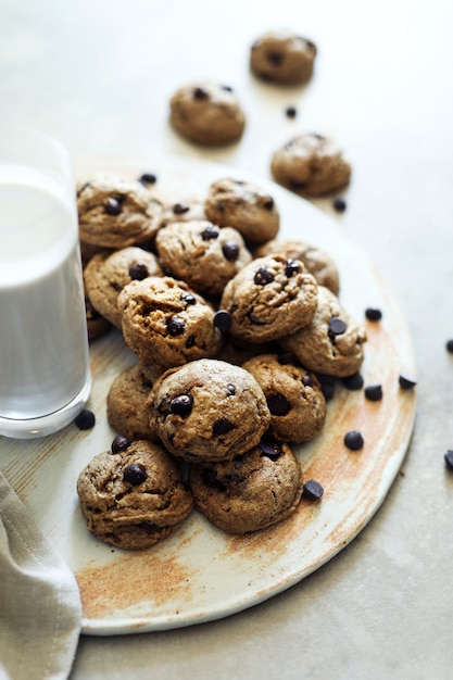 Galletas de chispas de chocolate veganas caseras