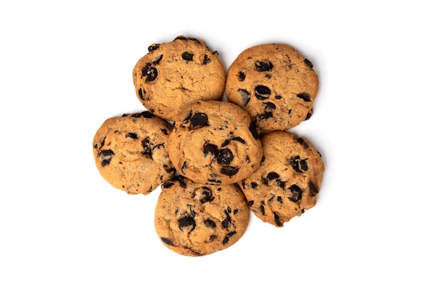 Galletas con chocolate aislado en blanco.