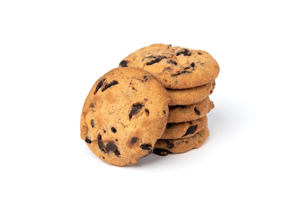 Galletas con chocolate aislado en blanco.