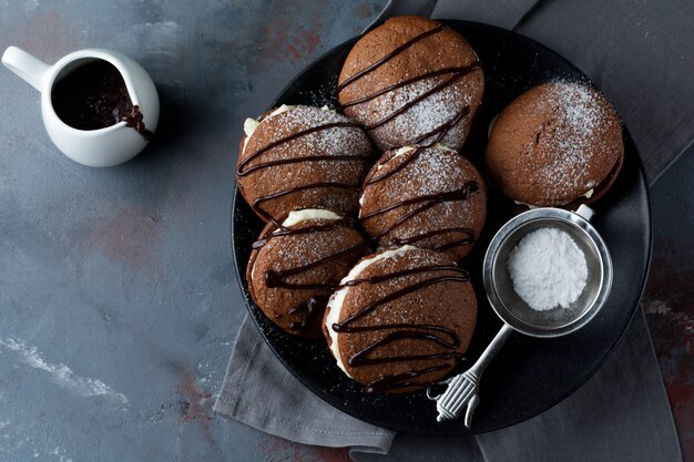 Galletas de chocolate de galleta Woopie con crema de mascarpone