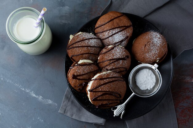 Galletas de chocolate de galleta Woopie con crema de mascarpone