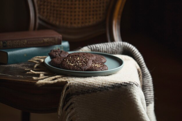 Galletas de chocolate en el plato