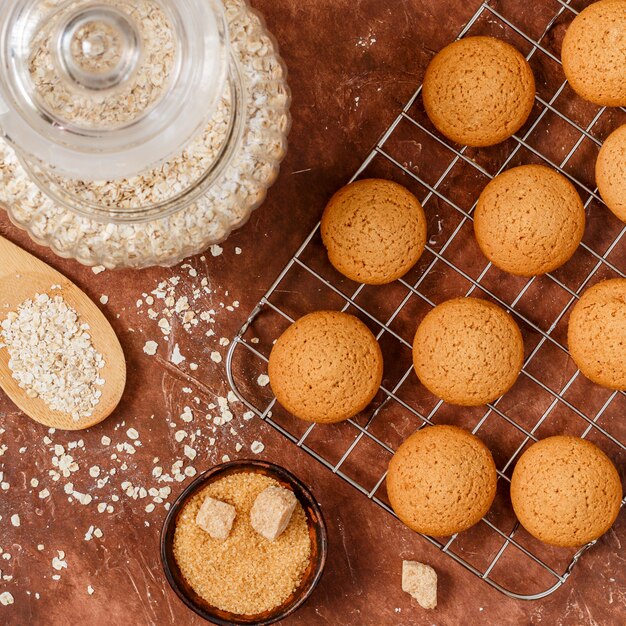 galletas de copos de avena recién horneadas