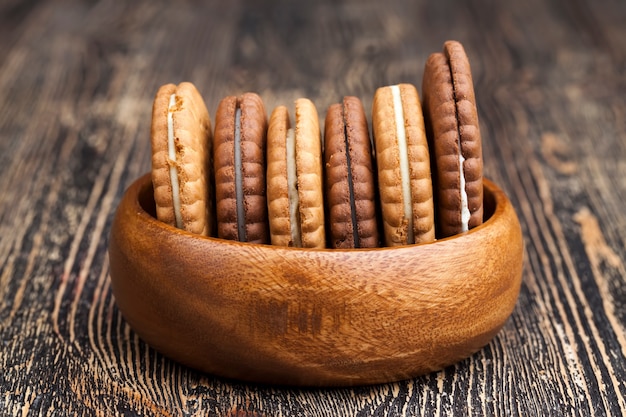 Foto galletas dulces con relleno de leche