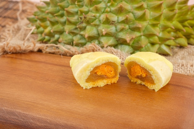 Galletas de durian y huevo salado