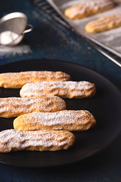 galletas espolvoreadas con azúcar en polvo