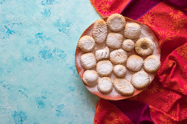 Galletas de la Fiesta Islámica de El Fitr. Dulces de Ramadán Fondo de galletas egipcias "Kahk El Eid"