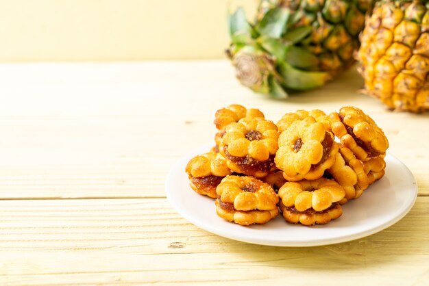 galletas de flores con mermelada de piña