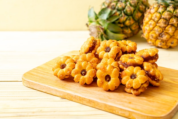 galletas de flores con mermelada de piña