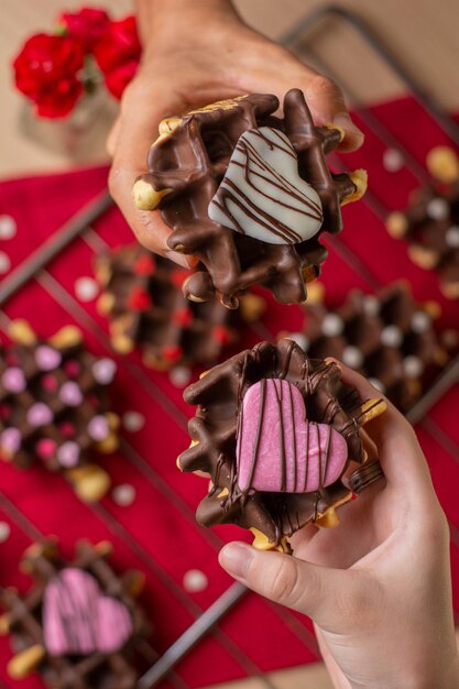 Foto galletas en forma de corazón para el día de san valentín