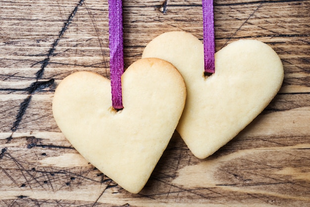 Foto galletas en forma de corazón para el día de san valentín.