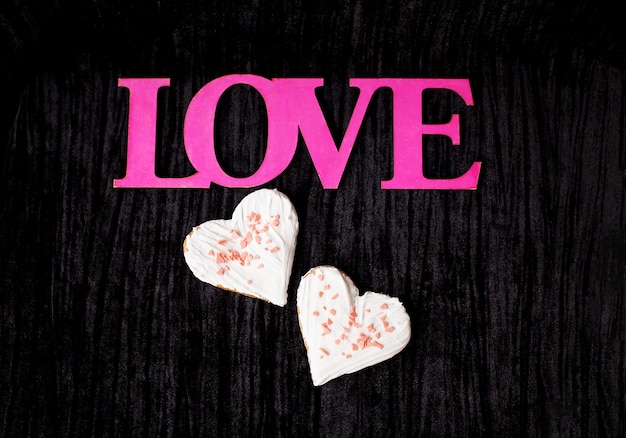 Galletas en forma de corazón - inscripción rosa amor
