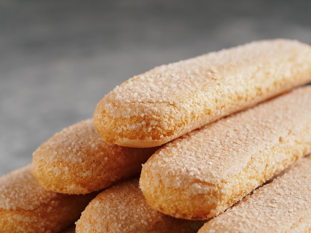 Las galletas de la galleta de savoiardi de Ladyfinger cerca