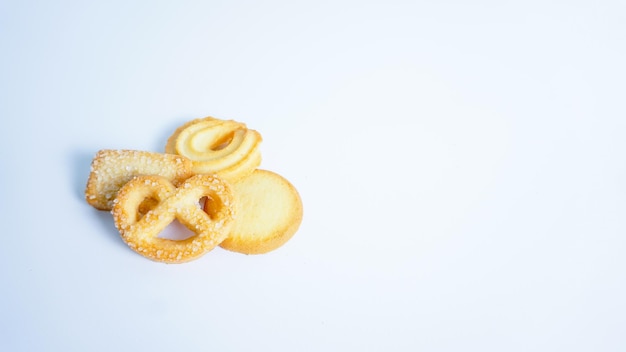 Foto galletas de galletas en indonesia con fondo blanco.