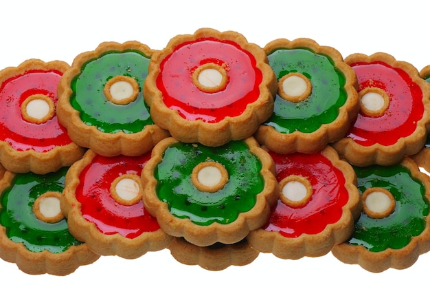 Galletas con gelatina roja y verde aislado