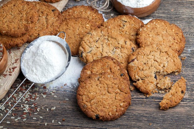 Galletas de harina de trigo con cacahuetes closeup