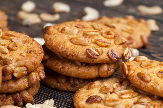 Galletas de harina de trigo con cacahuetes closeup