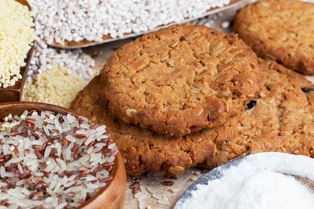 Galletas de harina de trigo con cacahuetes closeup