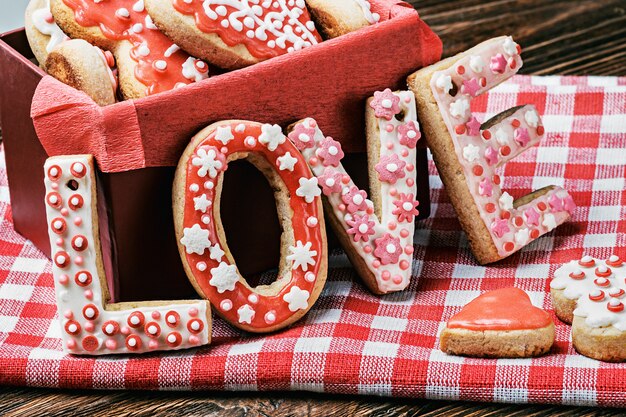 Galletas horneadas con la palabra amor