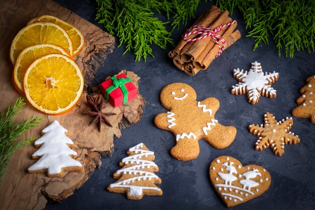 Galletas de jengibre caseras de Navidad, hombre de pan de jengibre