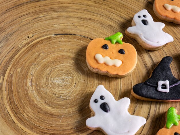 Las galletas de jengibre de Halloween para el concepto de comida y vacaciones