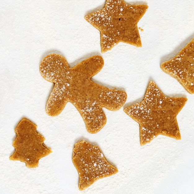 Galletas de jengibre de Navidad Hombre de jengibre Campanas de estrellas Árbol de Navidad de masa dulce